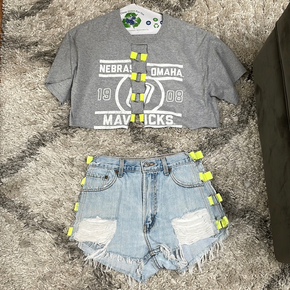 Levi’s Furst of a kind denim shorts with crop top